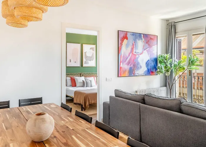 Big Apartment For 15 In The Heart Of Eixample