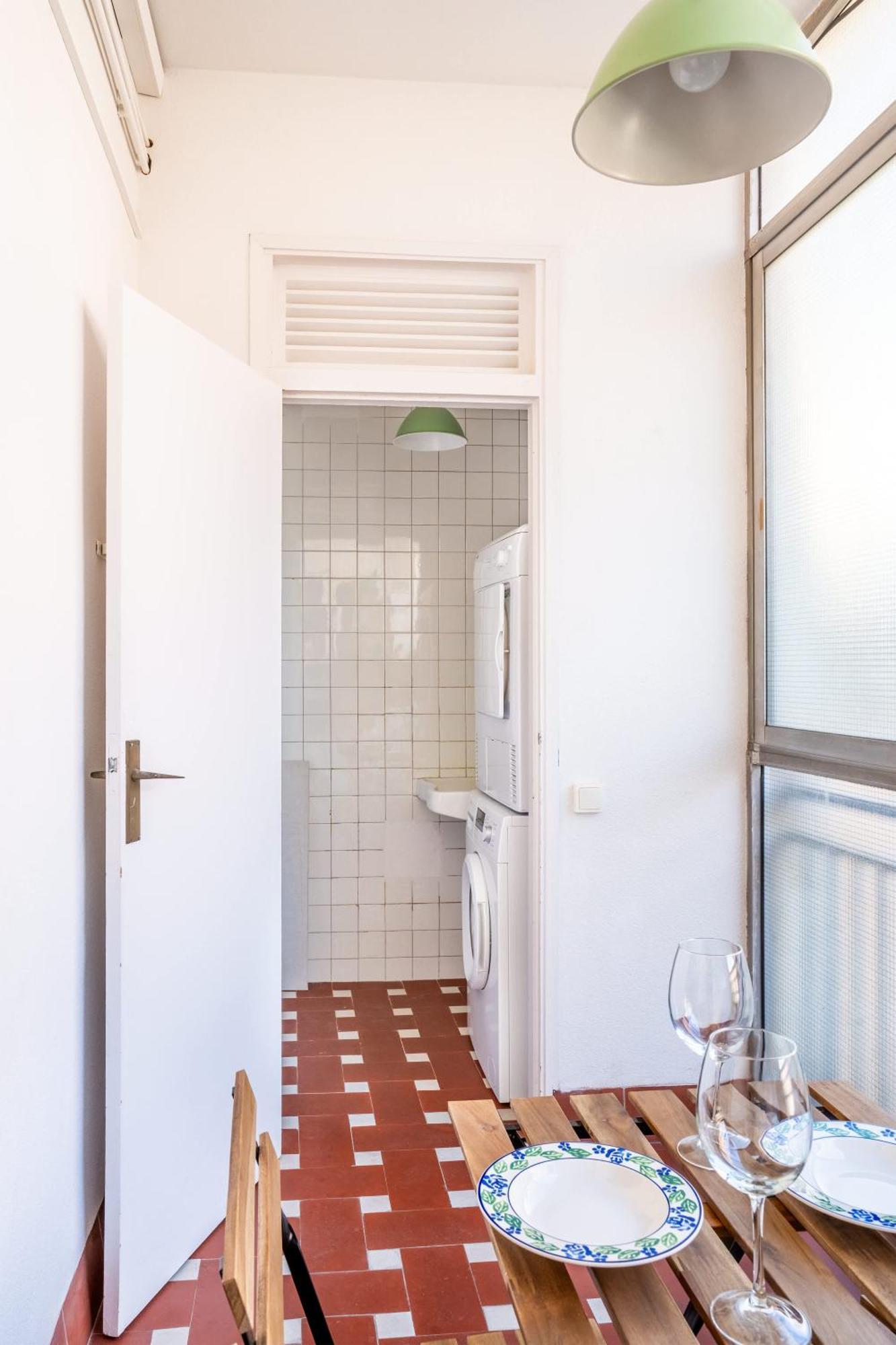 Apartment Big For 15 In The Heart Of Eixample